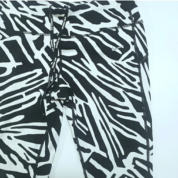 Nike Drifit HighRise Zebra Print Crop Leggings Workout Pants - Picture 3 of 6